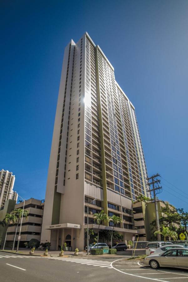 Stunning Mountain View Condo, Near Beach With Parking Honolulu Exterior photo